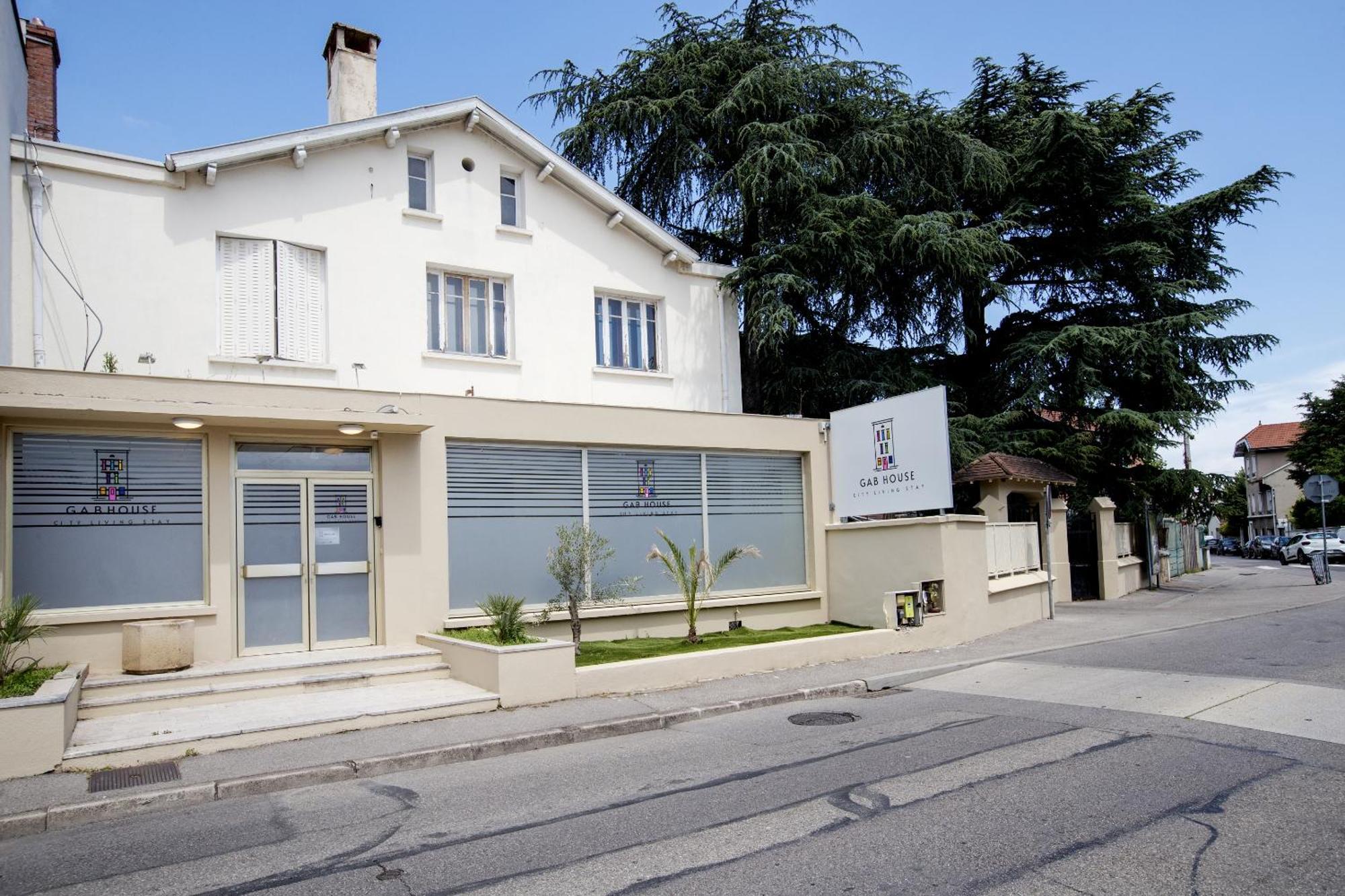 Gab House Otel Bron Dış mekan fotoğraf